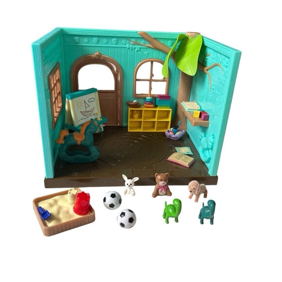 Li'l Woodzeez Li'l Luvs & Hugs Nursery Daycare Playset Accessories - Picture 1 of 4